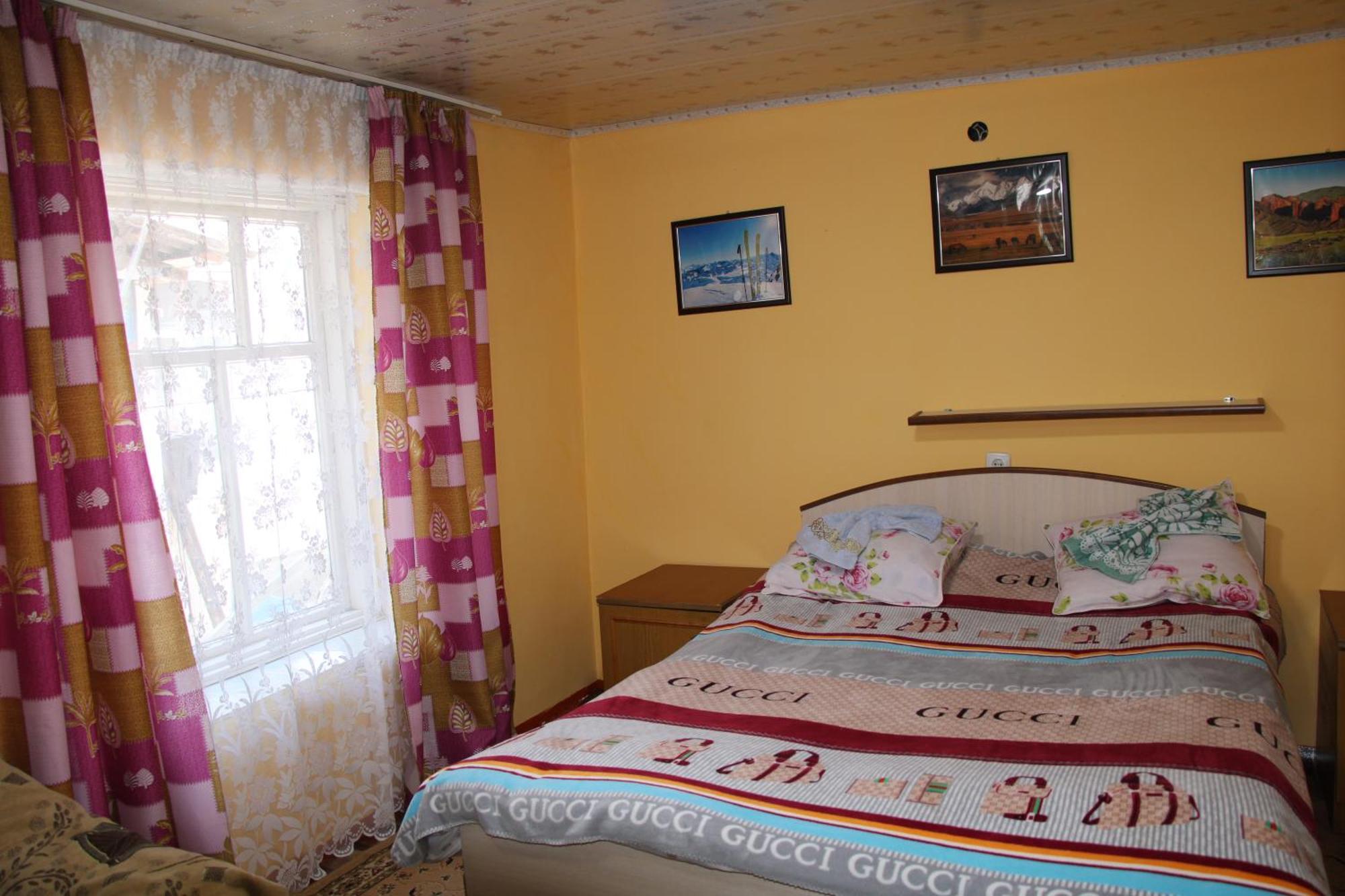 Guest House On Derbisheva Karakol Εξωτερικό φωτογραφία