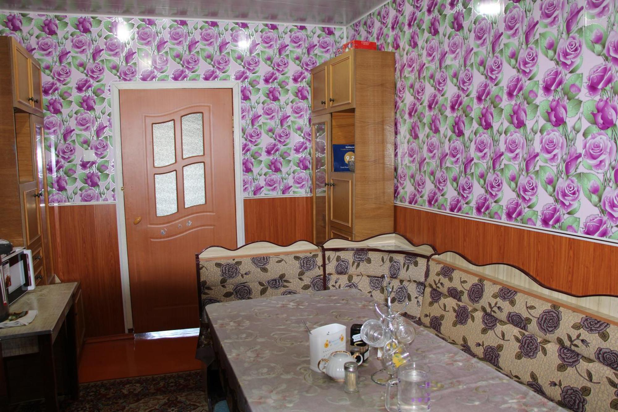 Guest House On Derbisheva Karakol Εξωτερικό φωτογραφία